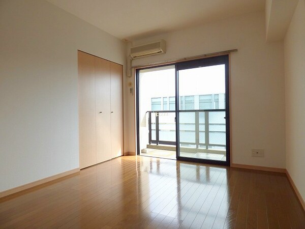 居室(広めの洋室部分でレイアウトしやすい間取りです★)