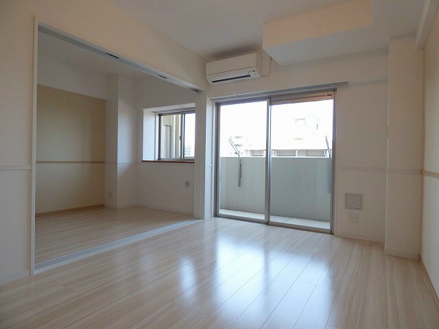 物件内観写真21　(リビング広々☆キッチンから見たリビング☆)