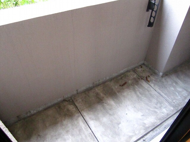 物件内観写真10　(広々バルコニー)