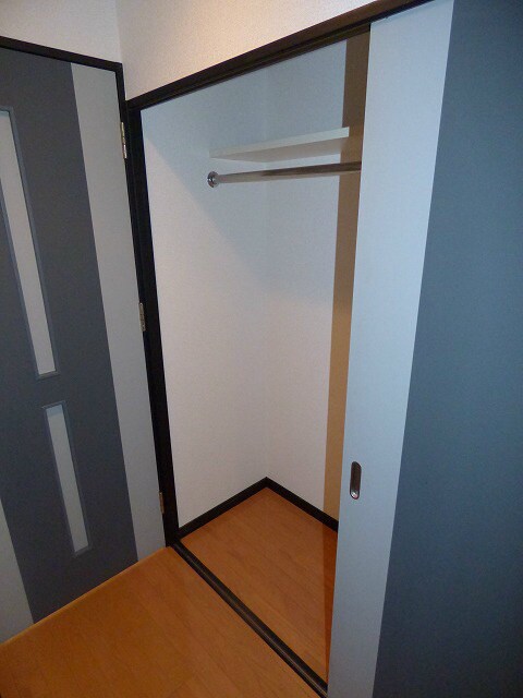 物件内観写真12　(クローゼット付き)