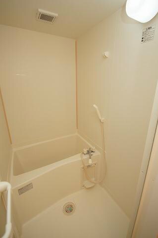 物件内観写真9　(シャワー付きバスルーム)