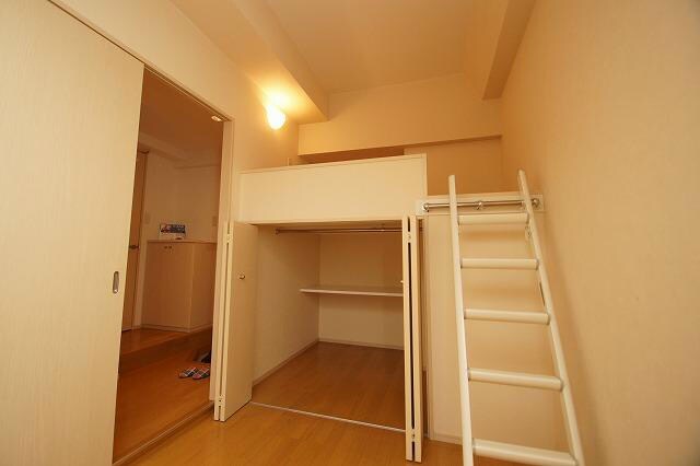 物件内観写真18　(大型クローゼットつき)