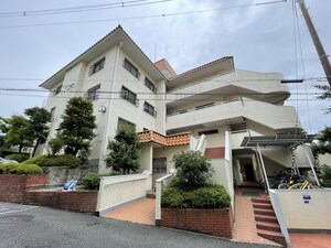シャルマンコーポ千里山外観写真