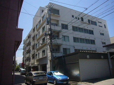 平和通りハイツ外観写真