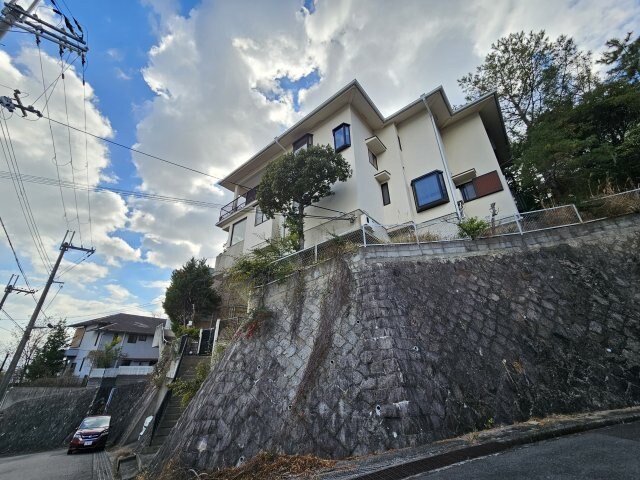 甲陽園西山町戸建ての物件外観写真