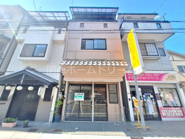 下馬伏町店舗付戸建ての物件外観写真