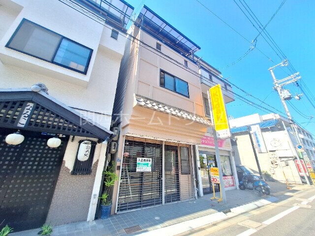下馬伏町店舗付戸建ての物件外観写真