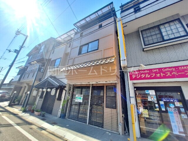 下馬伏町店舗付戸建ての物件外観写真