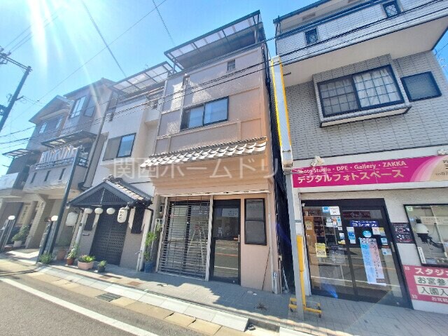 下馬伏町店舗付戸建ての物件外観写真