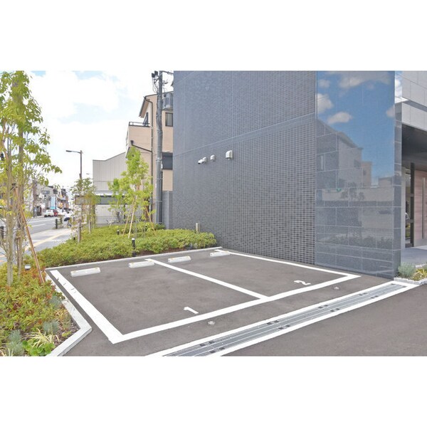 駐車場(駐車場があるので、車を買う予定の方も安心です)