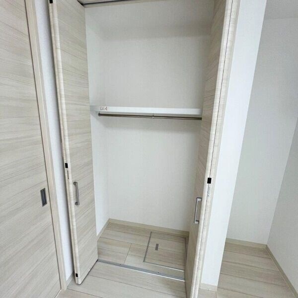 収納(内装は別のお部屋の参考写真です。)