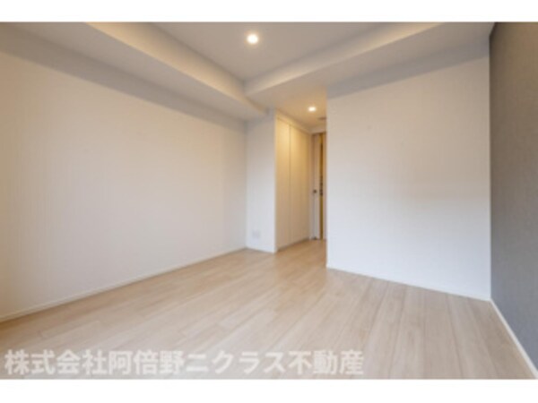 居室(内装は別部屋の参考写真です。)