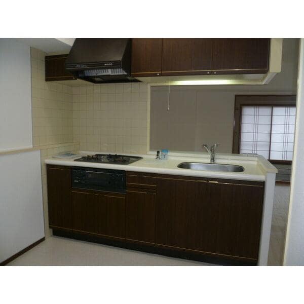 キッチン(内装は別部屋の参考写真です。)
