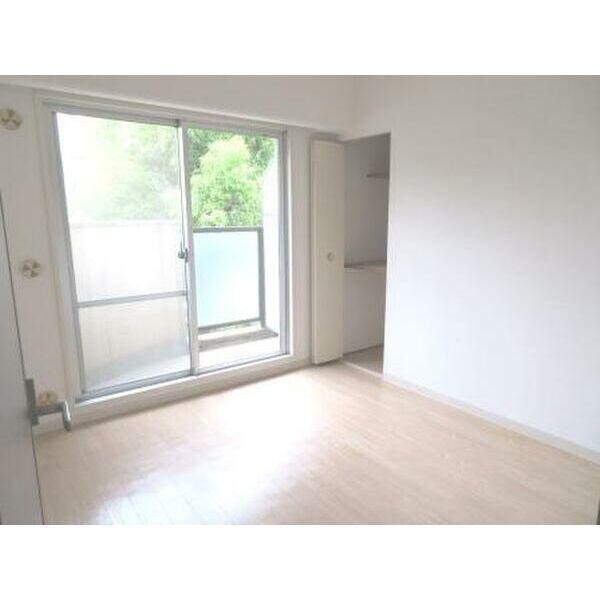 バルコニー(内装は別部屋の参考写真です。)