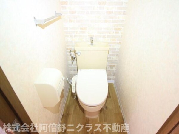 トイレ(内装は別部屋の参考写真です。)