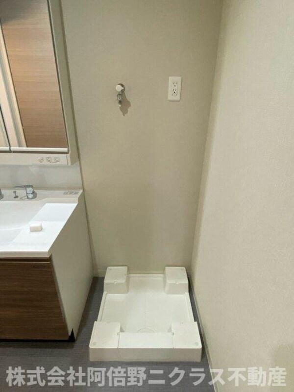 その他(内装は別部屋の参考写真です。)