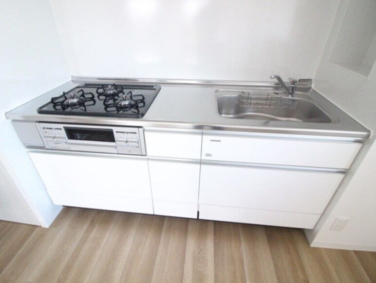 物件内観写真2　(内装は別部屋の参考写真です。)