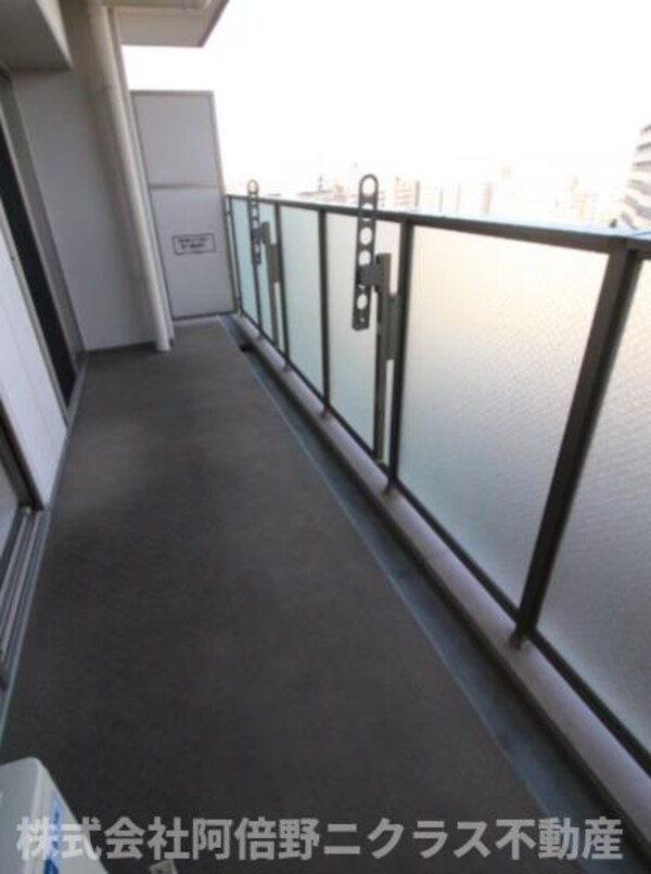 バルコニー(内装は別部屋の参考写真です。)