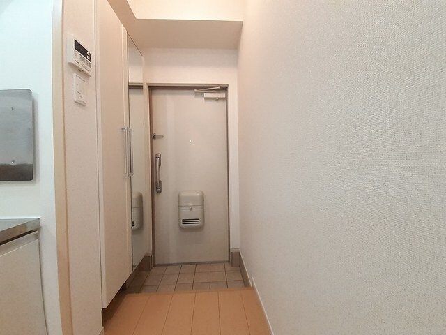 物件内観写真19　(明るい玄関です)