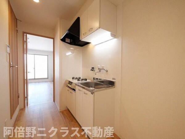 キッチン(内装は別部屋の参考写真です。)
