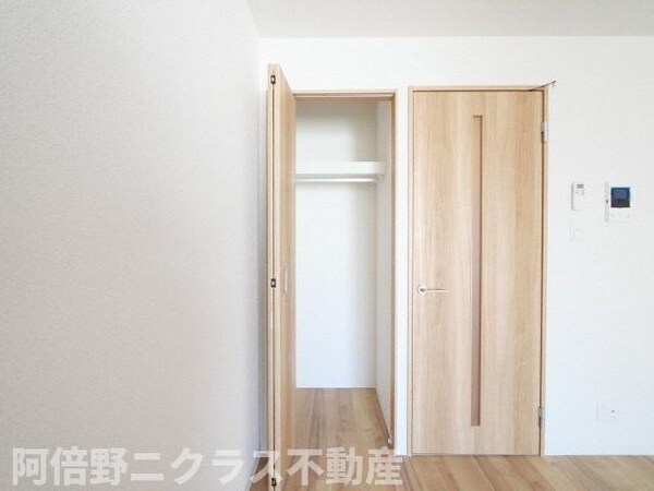 収納(内装は別部屋の参考写真です。)