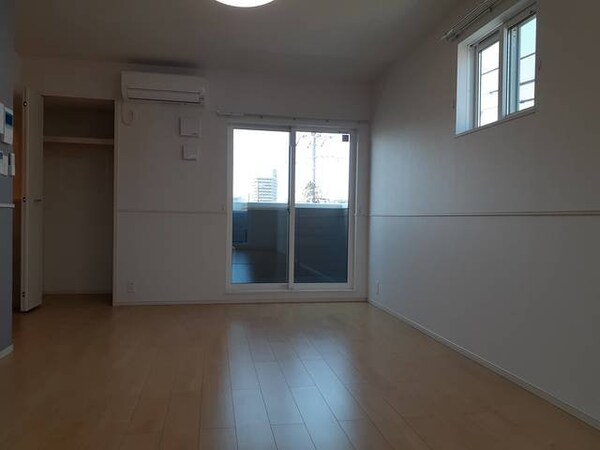 居室(おしゃれなリビングです)