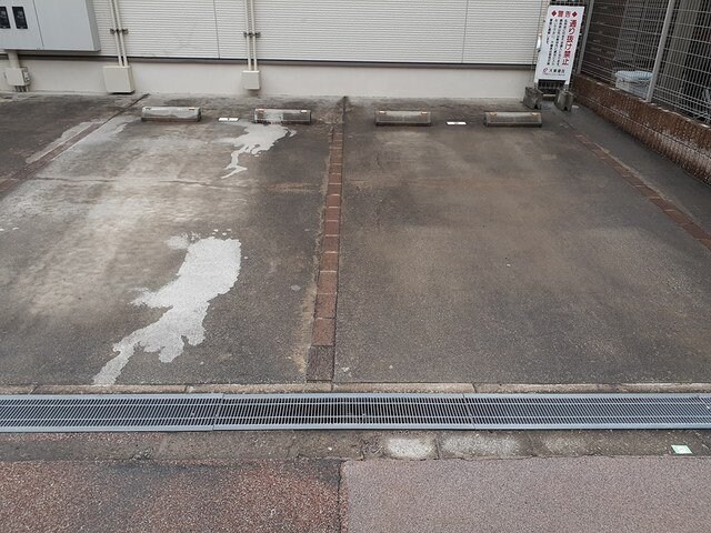 物件外観写真3　(駐車場です)