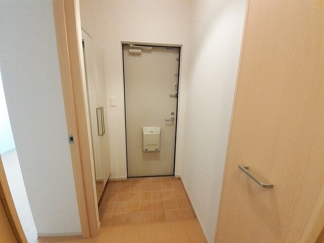 物件内観写真15　(シンプルで使いやすい玄関です)