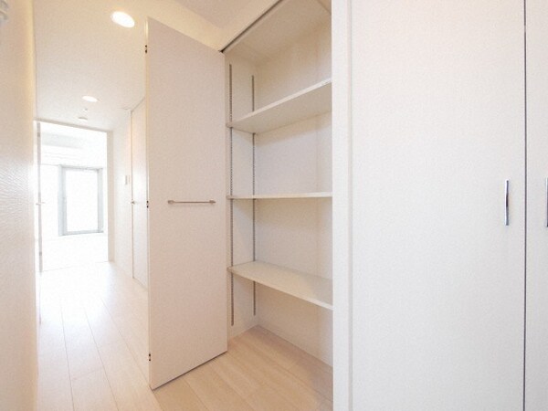 収納(内装は別のお部屋、参考写真です。)
