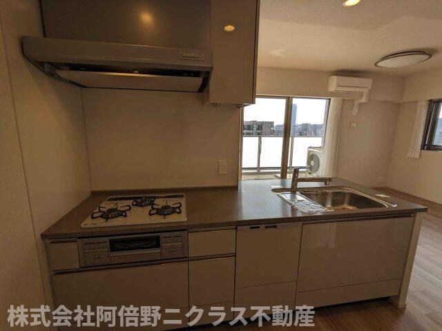 物件内観写真4　(コンパクトなキッチンで掃除もラクラク)