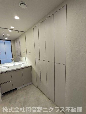 物件内観写真6　(ゆったりとスペースのある洗面所)