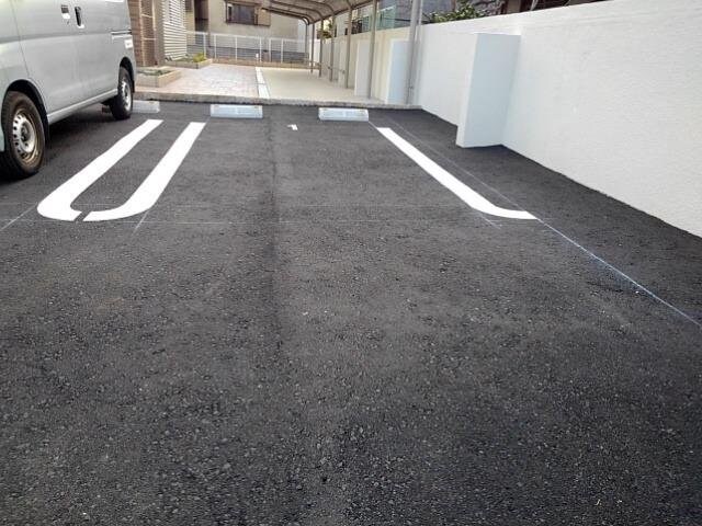 物件外観写真2　(駐車場完備です)