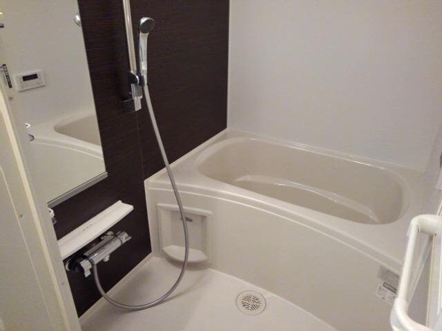 物件内観写真11　(きれいなお風呂です)