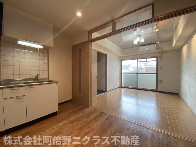 物件内観写真21　(ゆったりとしたリビングです)