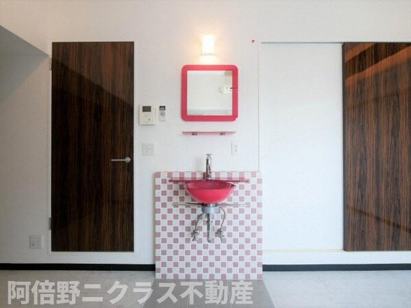 独立洗面台(内装は別部屋の参考写真です。)