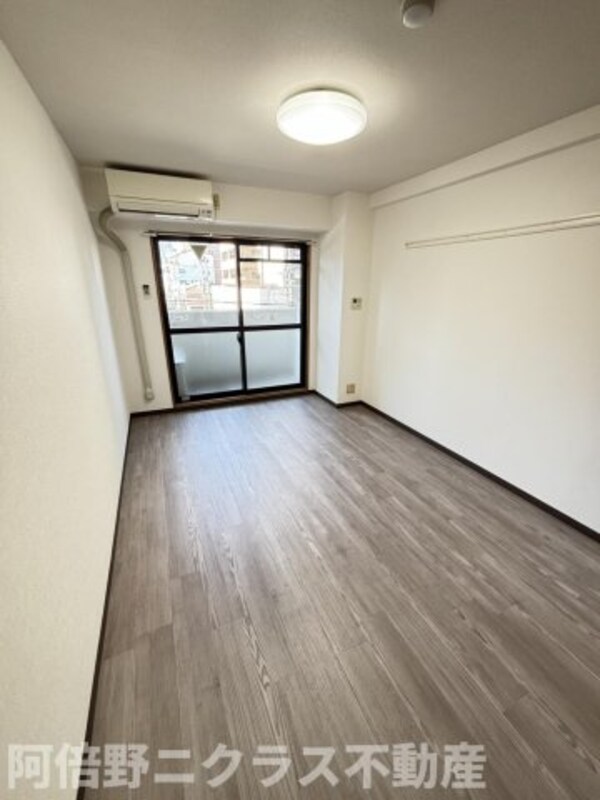 居室(内装は別部屋の参考写真です。)