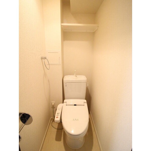 トイレ(内装は同建物、同号室の参考写真です。)