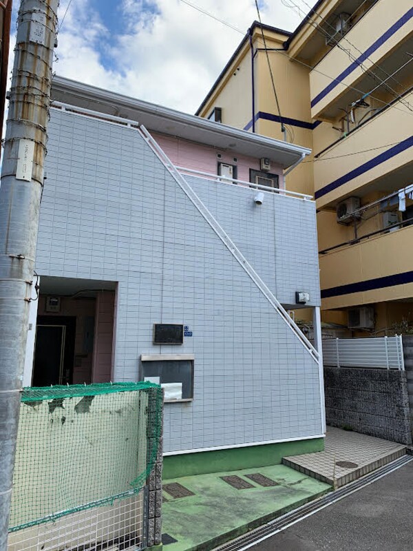 エントランス(きれいな外観です)