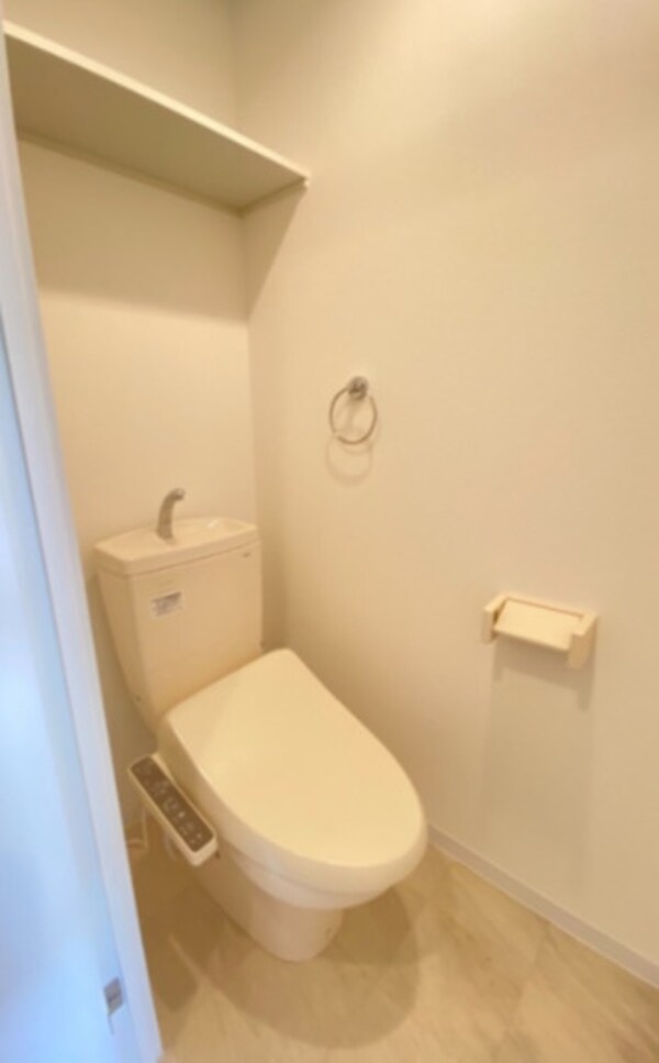 トイレ(内装は同建物の参考写真です。)