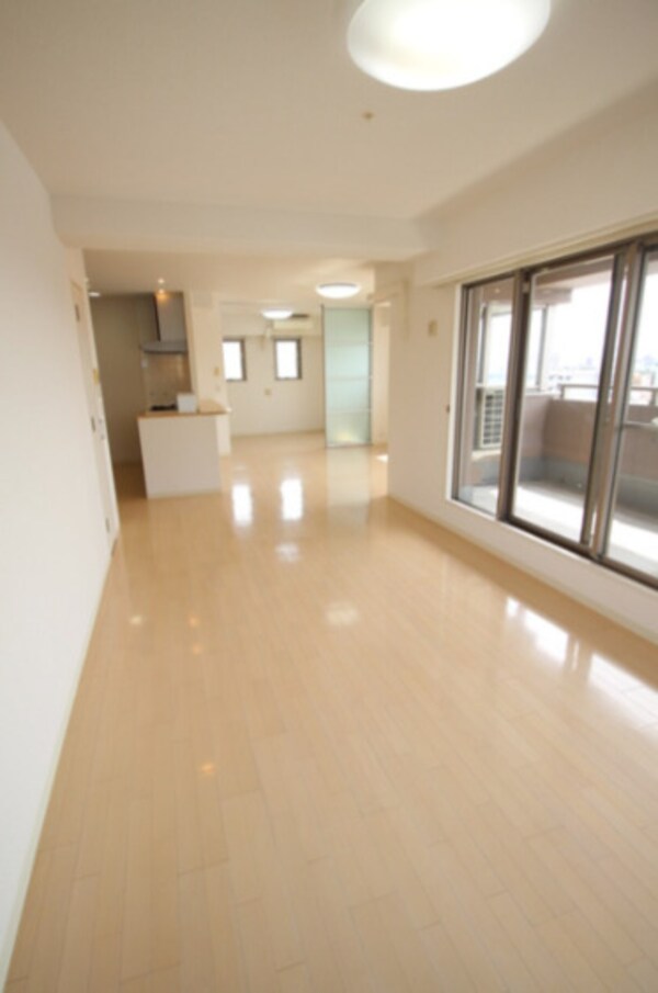 居室(内装は別のお部屋の参考写真です。)