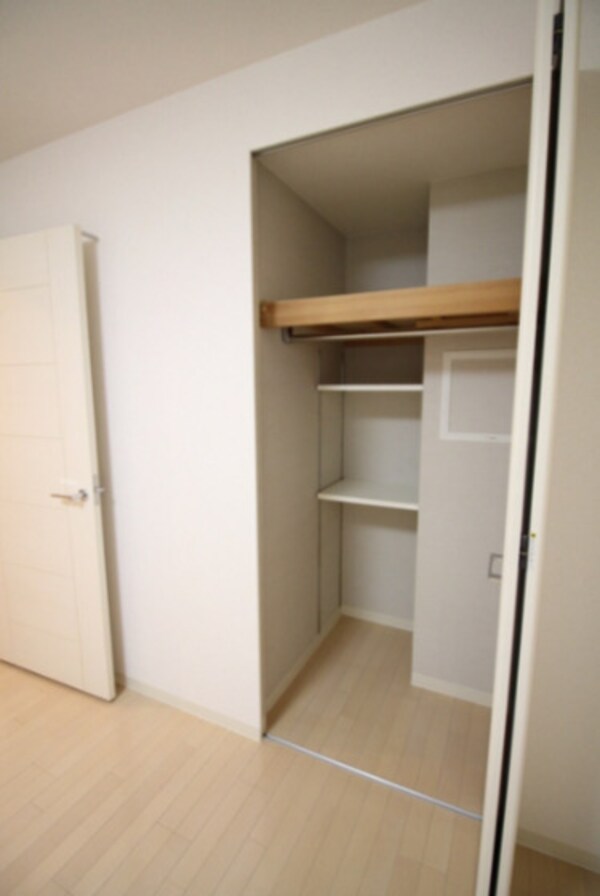 収納(内装は別のお部屋の参考写真です。)