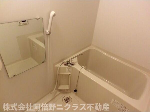 浴室(内装は別部屋の参考写真です。)