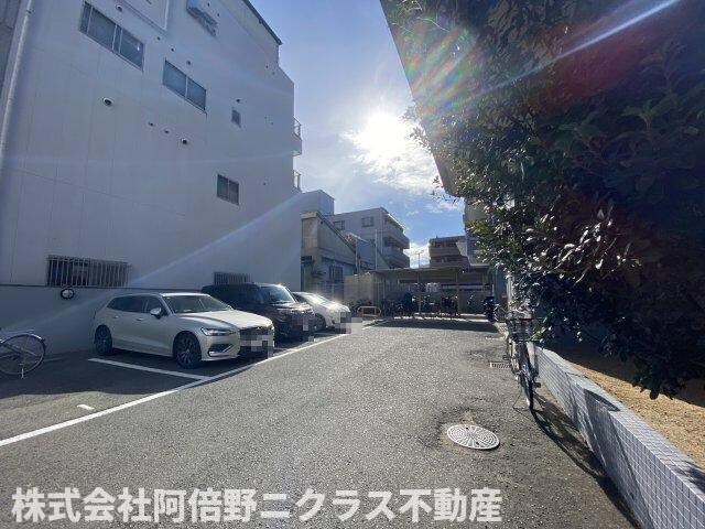 物件外観写真3　(駐車場完備です)