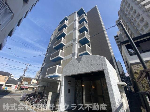 物件外観写真2　(外観は落ち着いています)