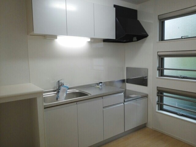 物件内観写真9　(コンパクトなキッチンで掃除もラクラク)