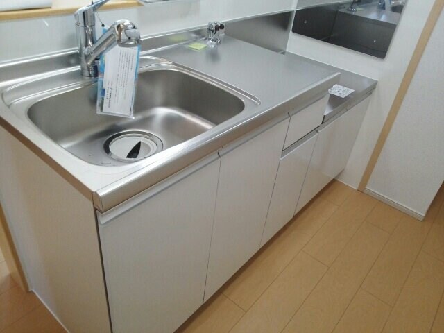 物件内観写真8　(コンパクトなキッチンで掃除もラクラク)