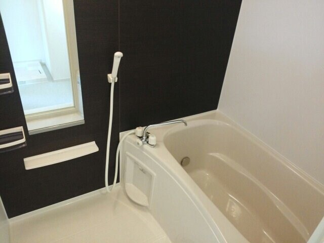 物件内観写真9　(コンパクトで使いやすいお風呂です)