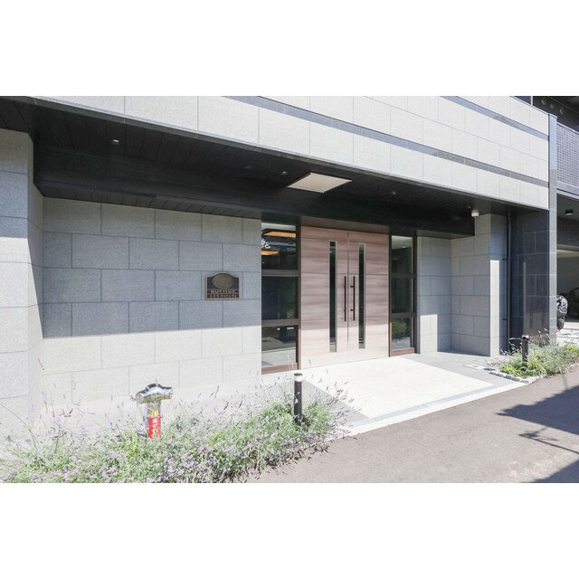 物件外観写真2　(建物の内部です)