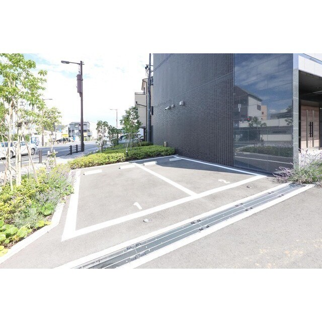 物件外観写真3　(駐車場完備です)