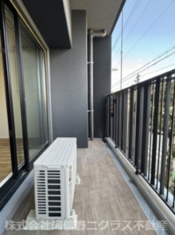 バルコニー(内装は別部屋の参考写真です。)